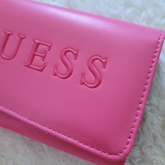 Guess❓️ "Finnian" Wristlet - NWT - Picture 3 of 16